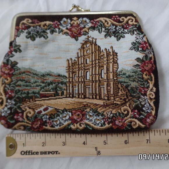 Vintage Tapestry Kiss Lock Clutch - Picture 7 of 9